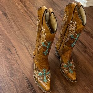 Size 6 woman’s cowboy boots
